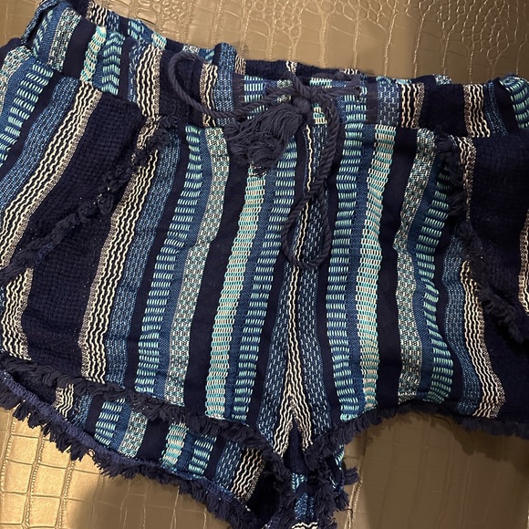 Surf Gypsy super cute cover up shorts! Size large. NWOT - Picture 4 of 5